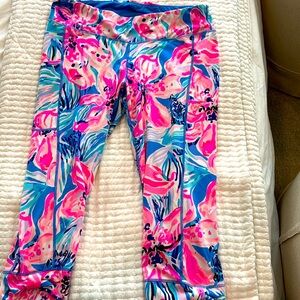 Lilly Pulitzer Women’s UPF 50+ Weekender Crop Leggings in Hypes and Stripes.